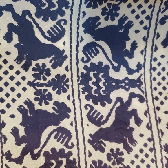 Vintage Scarves by Vera Neuman navy & white approx 21 square 100% acetate - Picture 4 of 8